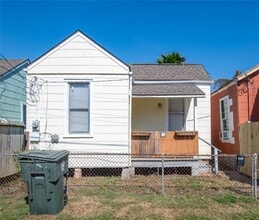 Building Photo - 1508 J H Clouser St