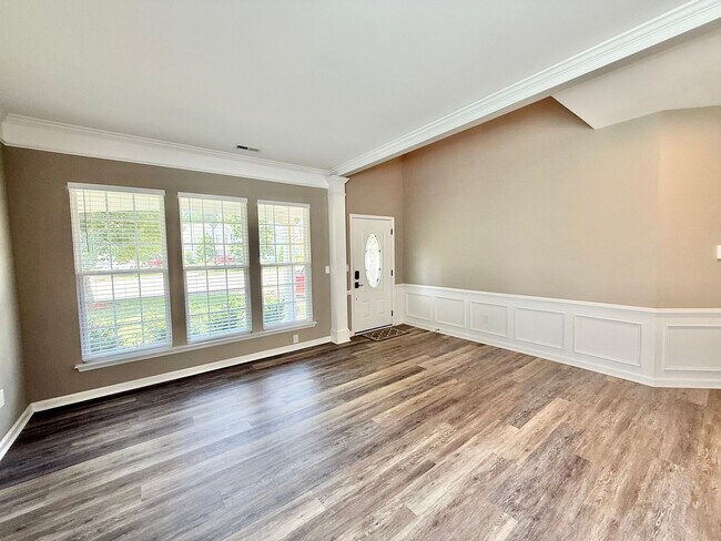 Foto del edificio - Newly Remodeled 4BD, 2.5BA Raleigh Home wi...