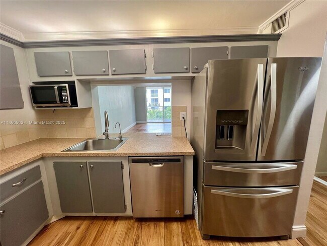 Photo - 1666 West Ave Apartment