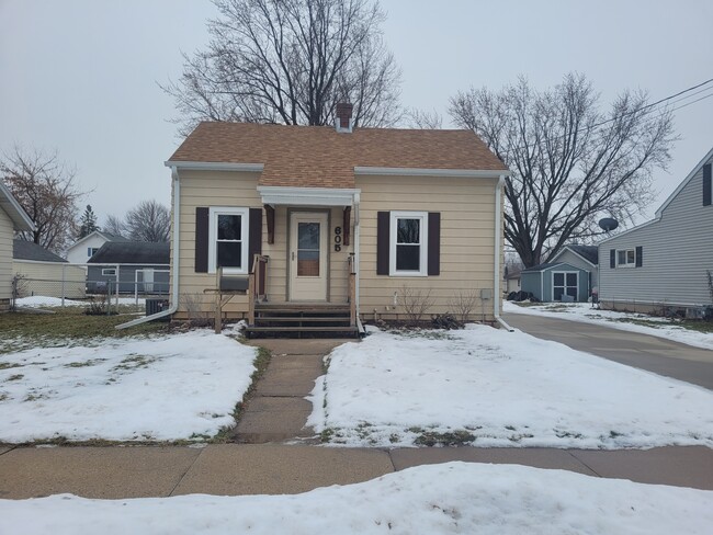Building Photo - 605 Pierce Ave