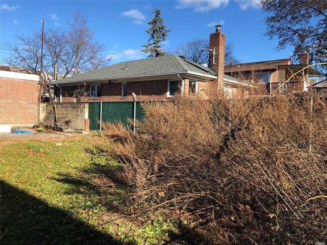 Building Photo - 75-03 164th St