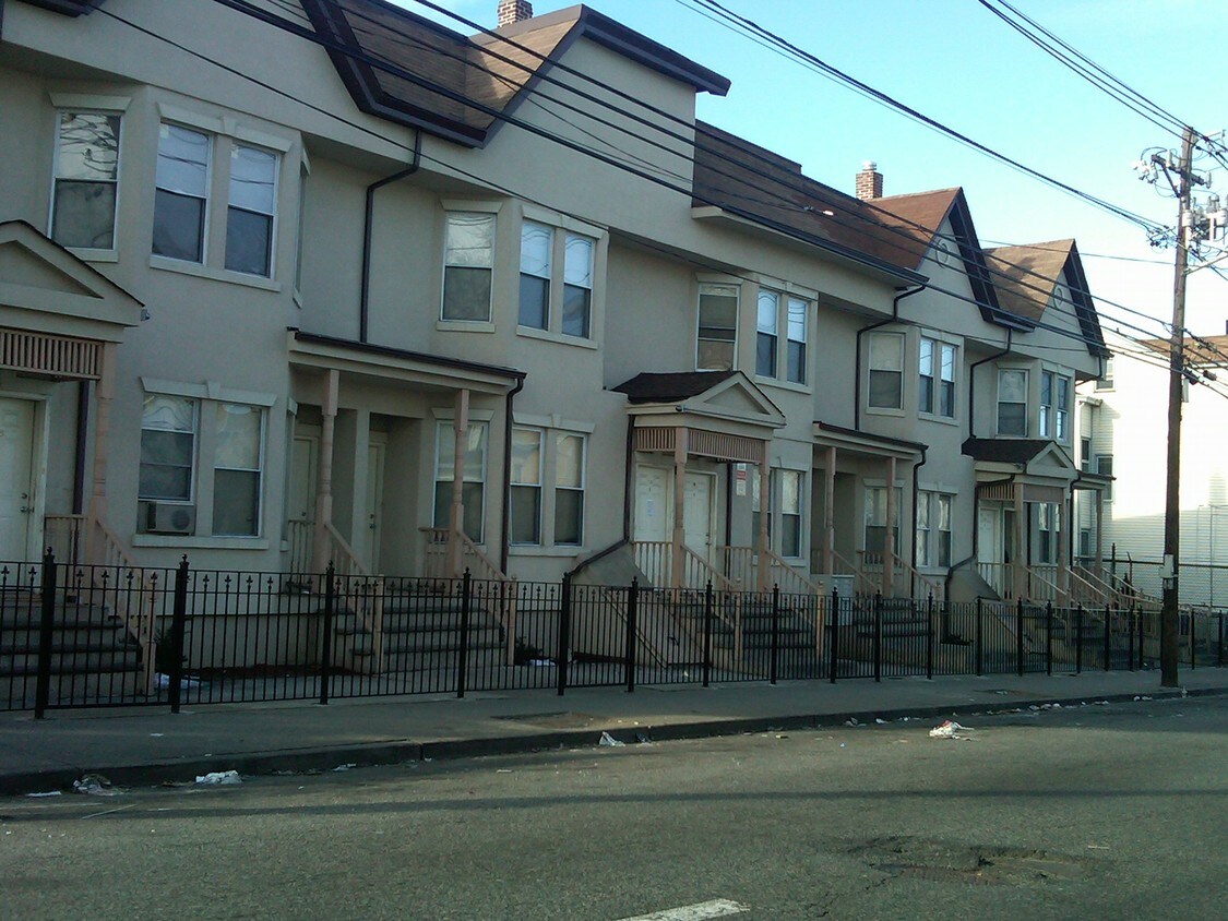 126 Park Ave, Paterson, NJ 07501 Apartments in Paterson, NJ