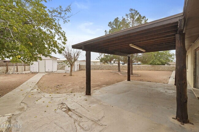 Building Photo - 1150 Stanley St