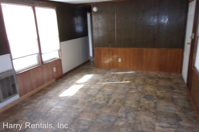 Building Photo - 165 White Birch St
