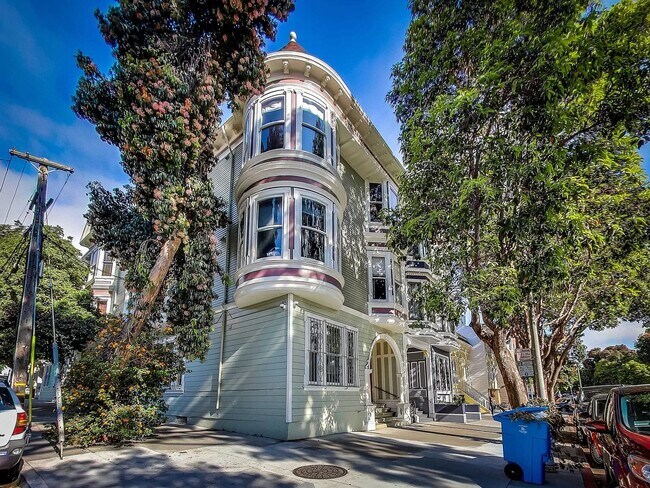 Building Photo - Gorgeous Flat in the Heart of Duboce Trian...