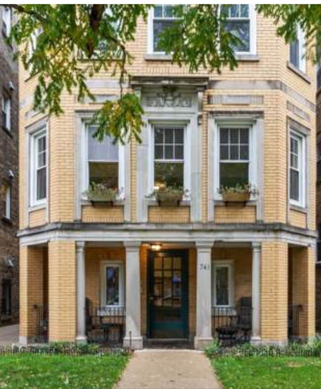 Building Photo - 741 Brummel St