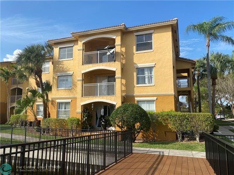 Foto principal - 9640 NW 2nd St