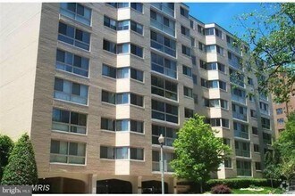 Building Photo - 922 24th St NW