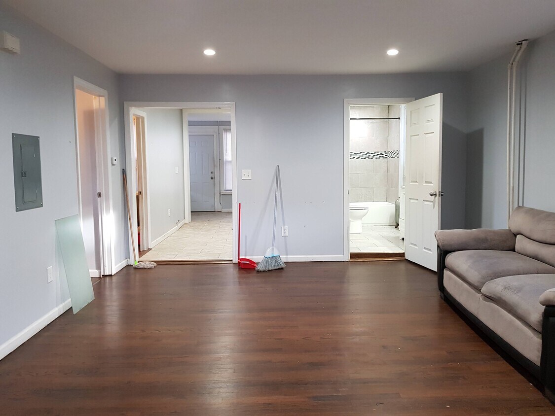 Foto principal - 6810 Hudson Ave