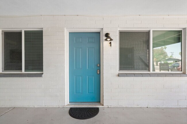 Building Photo - Chic Scottsdale Apt 1 |FashionSquare|OldTo...