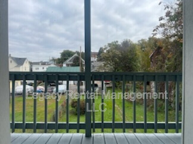 Foto del edificio - 327 E Locust St