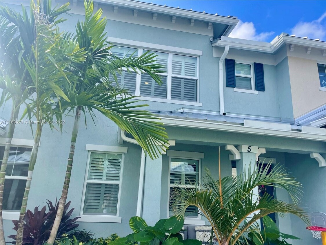 1040 Eucalyptus Dr 5 Hollywood Fl 33021 Apartment for Rent in