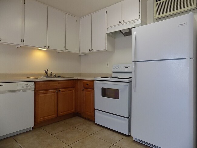 Foto del edificio - Spacious 2BD/1BA Apartment in Azalea Park ...