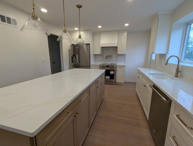 Foto del edificio - High end, 2-bedroom 2-bathroom single family home in Webster Groves!