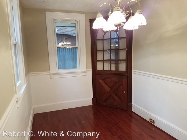 Foto del edificio - 176 Forest Rd