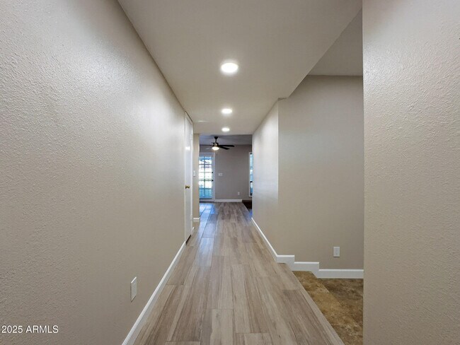 Foto del edificio - 1000 N Evergreen St