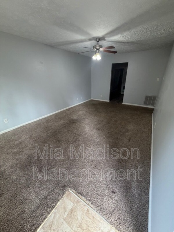 Foto del edificio - 113 Ladonna Dr