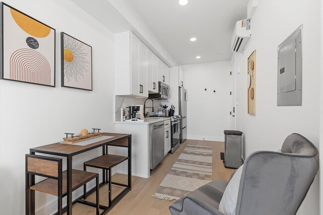 Foto del edificio - 1726 H St NE