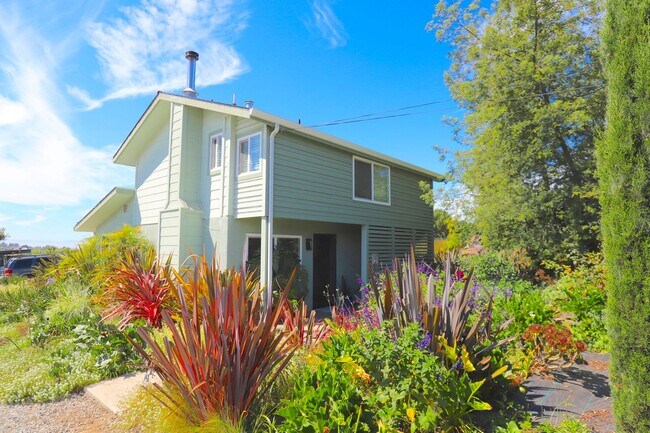 Foto del edificio - Watsonville: Tranquil Home & Ranch/Farm on...