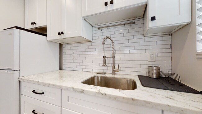 Building Photo - 126 Seaview St
