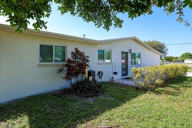 Foto del edificio - 5763 Purdy Ln