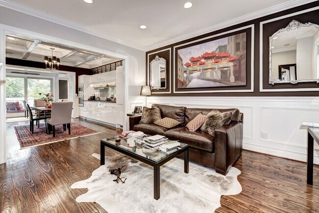 Foto del edificio - Renovated Contemporary - Available FURNISHED or unfurnished RENTAL