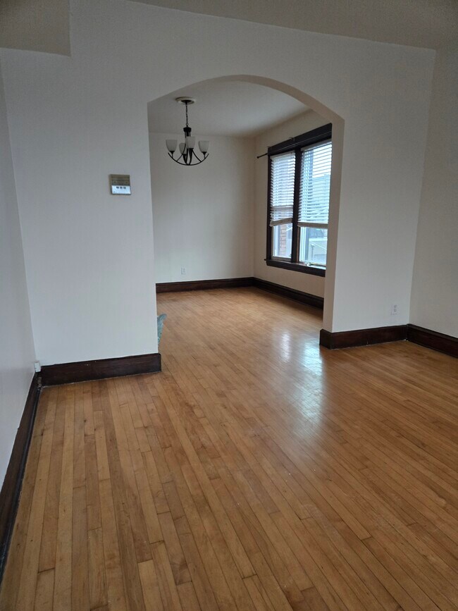 Foto del edificio - 3259 W Potomac Ave
