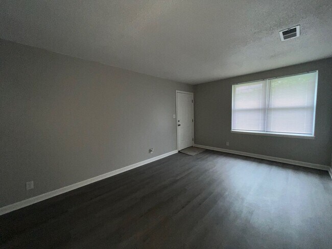 Foto del edificio - 2 bedroom, 1 bath Duplex in Gallatin