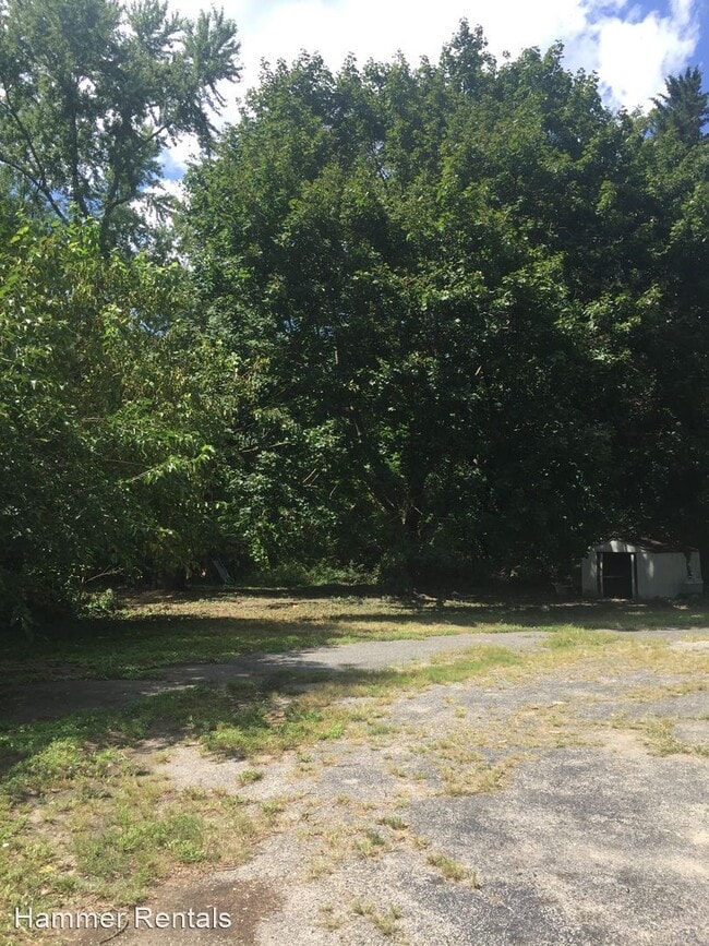 Building Photo - 3 br, 1 bath House - 426 S Brewster Rd