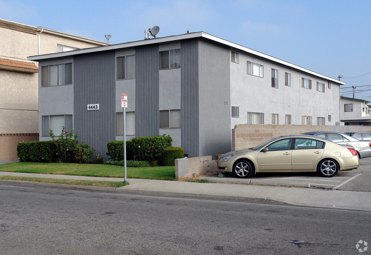 Building Photo - 4443 W 130th St