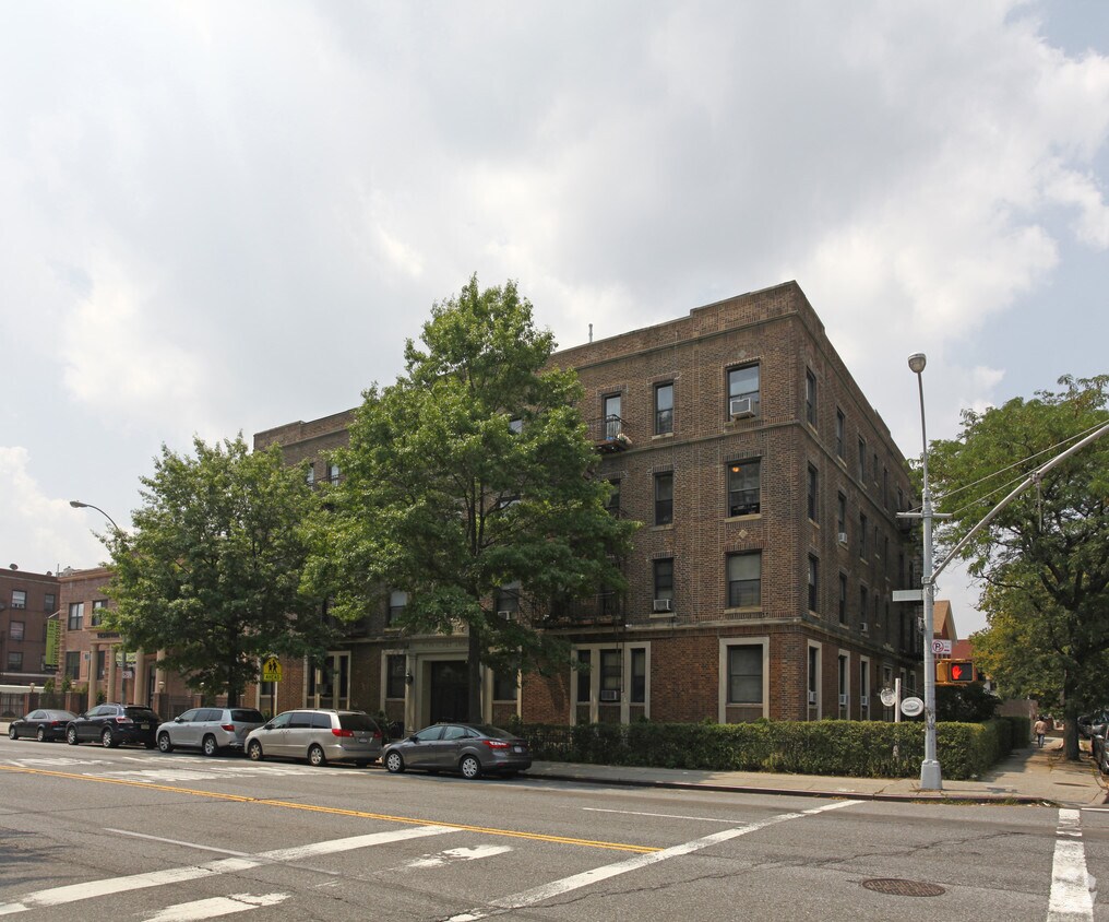 Building Photo - Parkhurst Arms