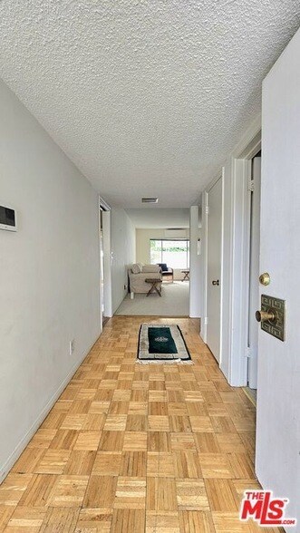 Foto del edificio - 4725 Purdue Ave