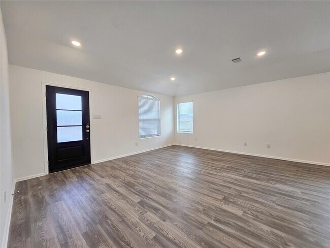 Building Photo - 3814 River Sand Rd