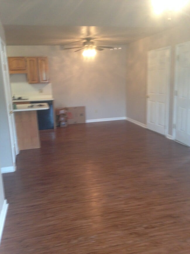 Building Photo - 1142 W Rochier St