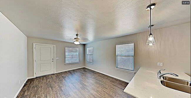 Foto del edificio - 405 Summit Ridge Dr