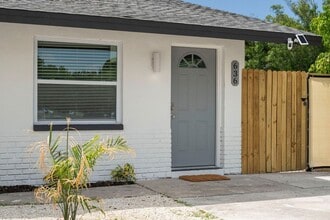 Building Photo - 636-638 Lake Palms Dr