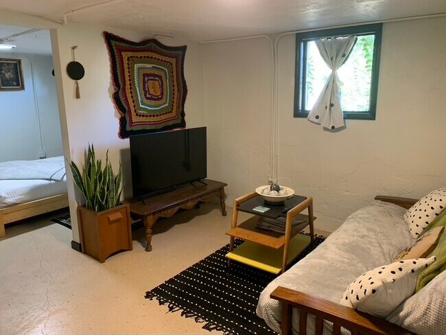 Sala de estar - Actualmente sin amueblar - 1415 W 1st St