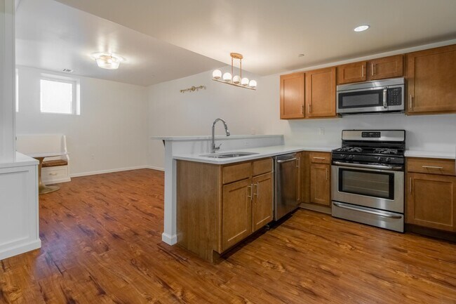 Building Photo - 305 Whiton St
