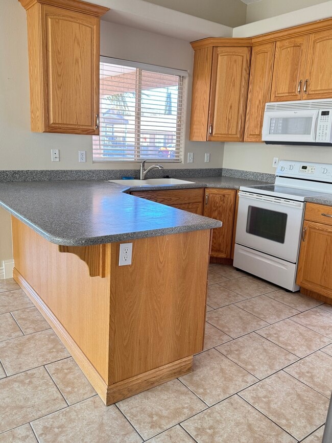 Foto del edificio - 90 Pheasant Dr