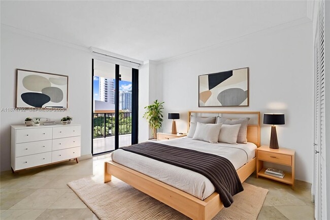 Building Photo - 520 Brickell Key Dr