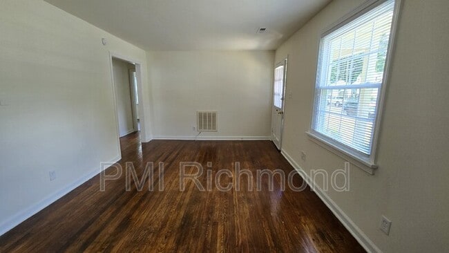 Building Photo - 923 Hill Top Dr