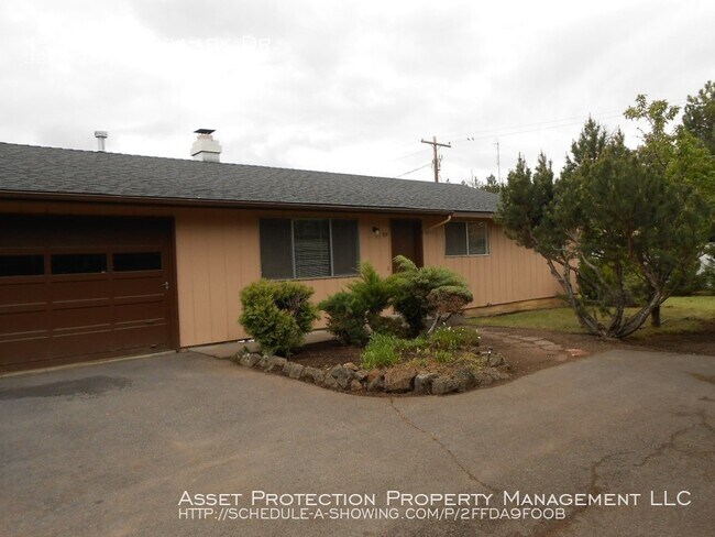 Building Photo - 1551 SE Skylark Dr