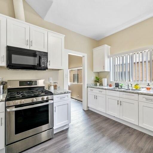 Interior Photo - 2033 Cedar Ave