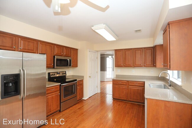 Foto del edificio - 4 br, 3 bath House - 8017 Silver Fox Dr