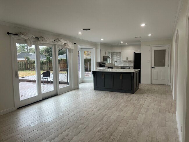 Foto del edificio - 5985 Rankin Dr