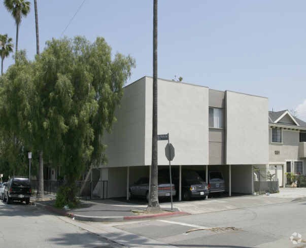 Foto del edificio - 25126 Belle Porte Ave