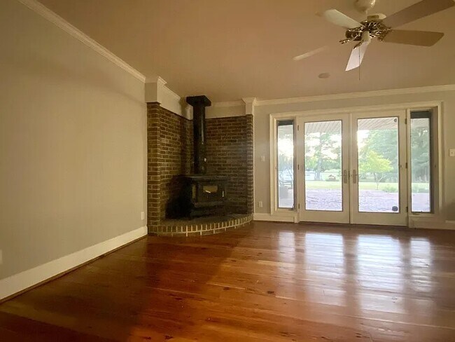 Foto del edificio - 2760 Louisville Rd
