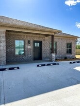 Building Photo - 1720 Rosemary Dr