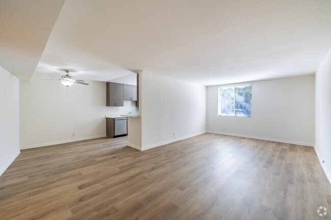 1BR, 1BA - 925SF - Living Room - Vista Real Apartments
