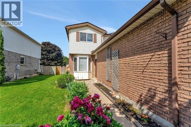 Building Photo - 116 William St N